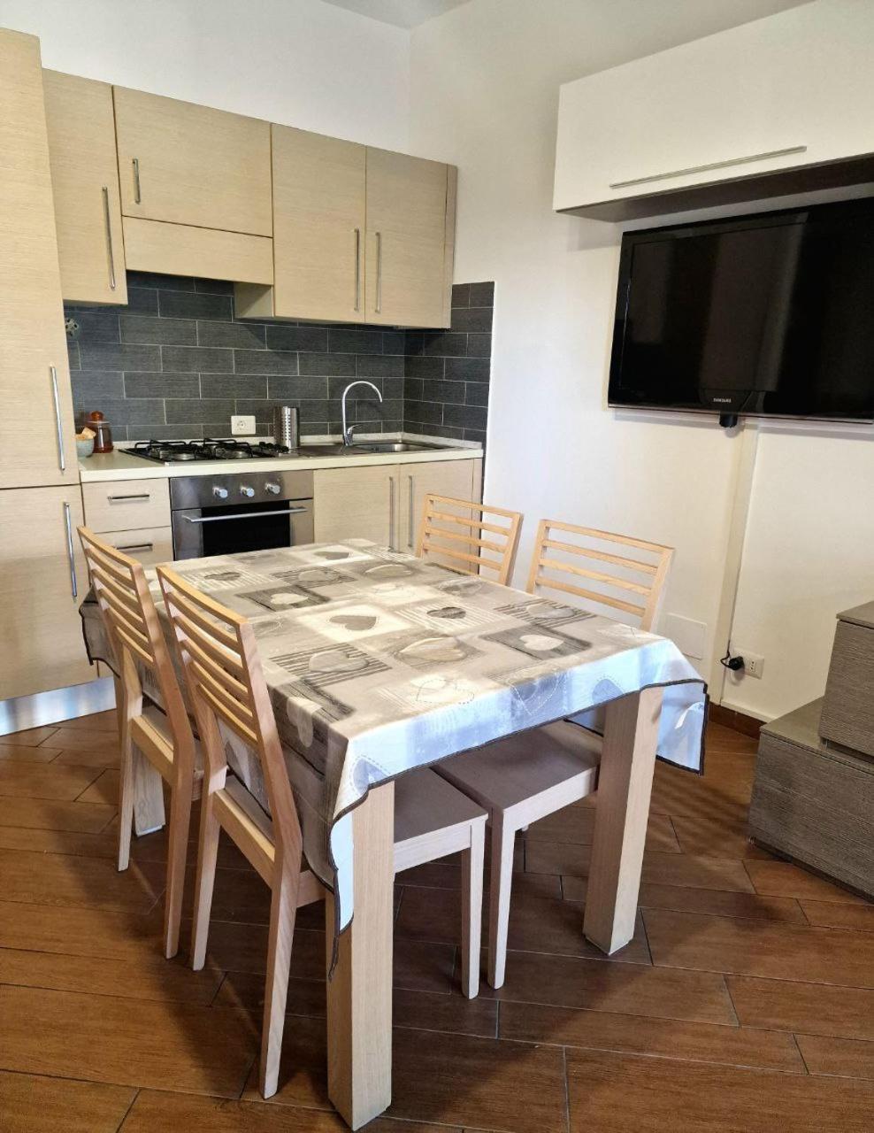 Domus Livio, 7 Min Fco Airport, Free Wifi, Garden Apartment, 2 Tv Hd Fiumicino Esterno foto